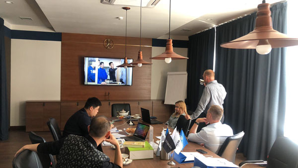 sharing-bycon-company-culture-using-video-with-clients-during-the-meeting (1)